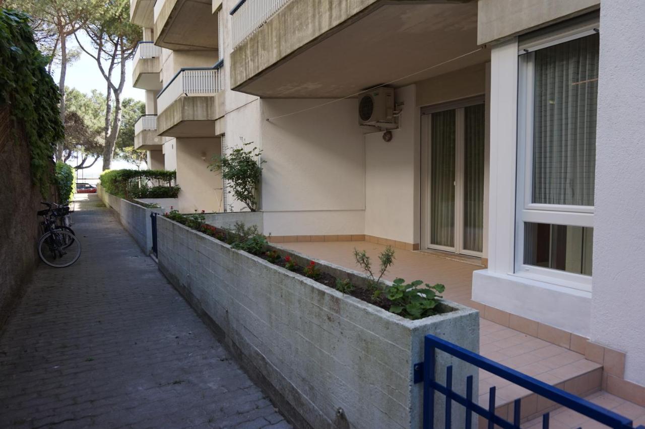 Residence Eva Lignano Sabbiadoro Exterior foto